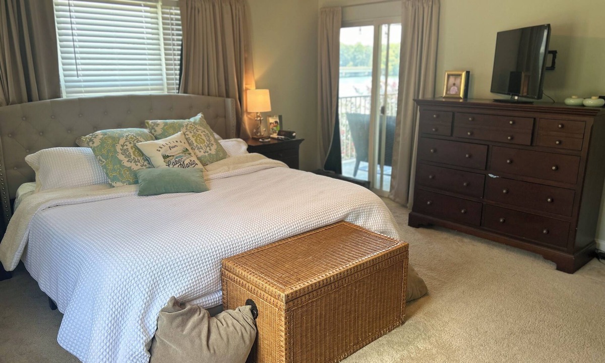 Alexander City Condo | Lake Martin Condo Getaway . Charming 3 bedroom Condo with view of the lake