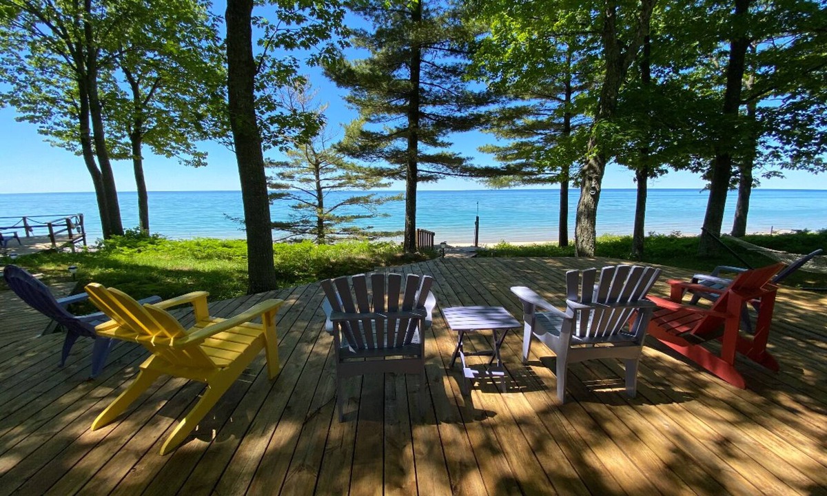 Harbor Springs House | Lake Michigan beachside cottage in Good Hart