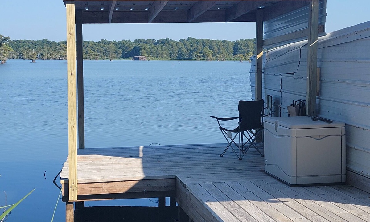 Tiptonville Cabin | lake shower house with private boat dock free coffee wifi parking boat parking.