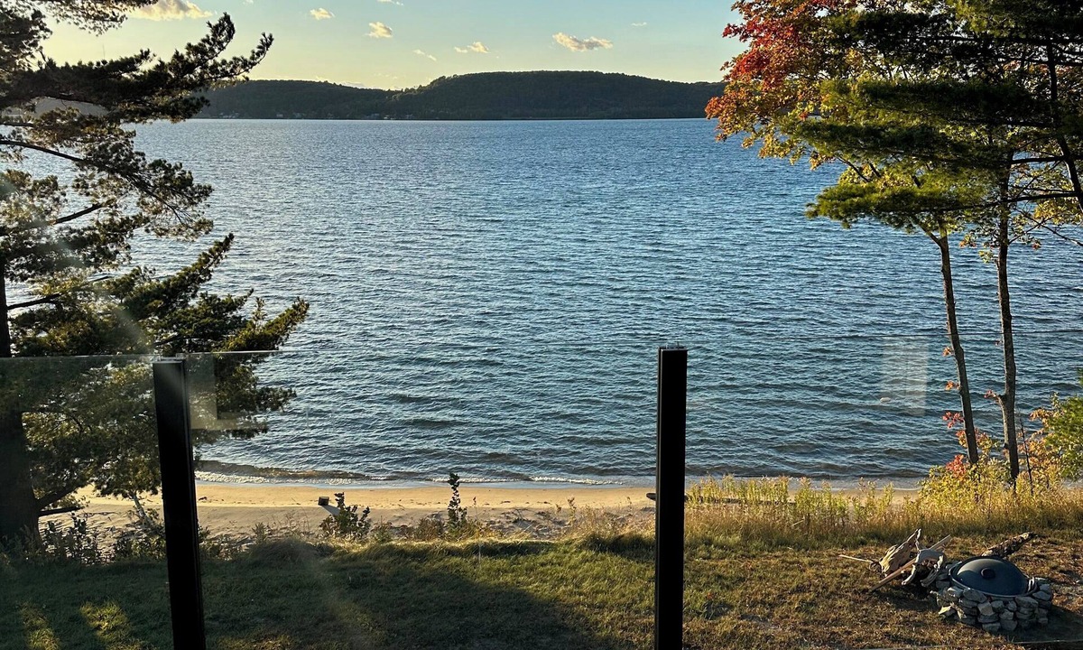 Munising House | Lake Superior Guest House On The Beach in Munising- new build, high end, modern