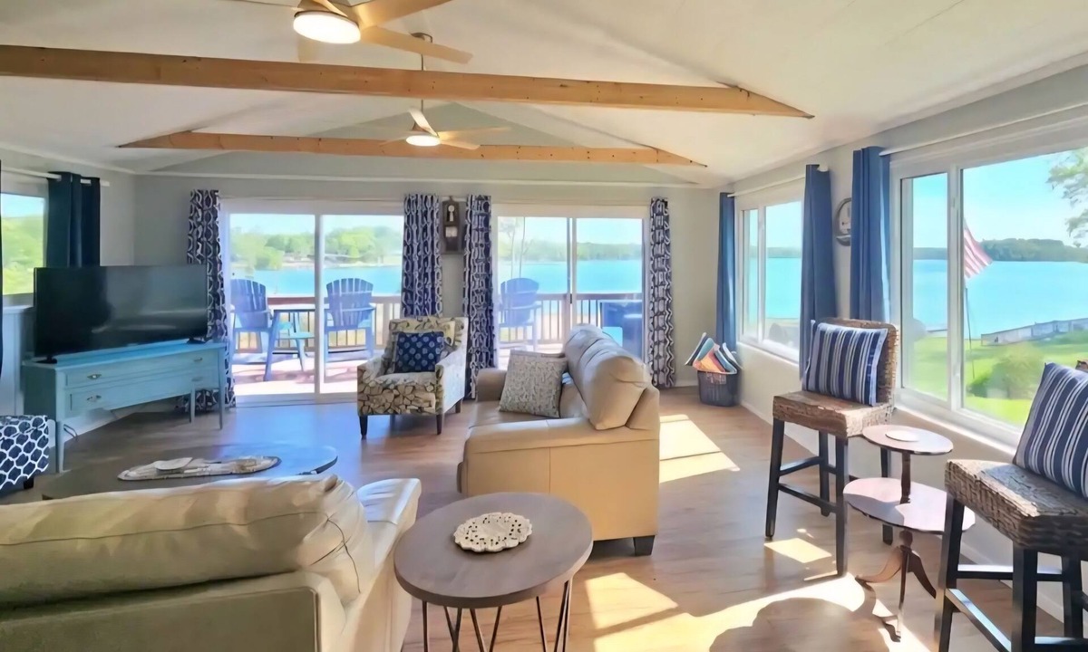 Lupton House | Lakefront 3BR Fishing, Bonfires and Sunsets - Kayaks Included