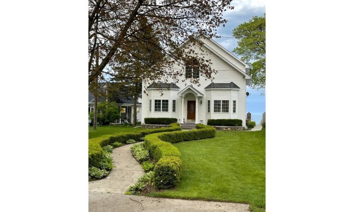 Port Sanilac House | Lakefront 9 bedroom house sleeps 21+