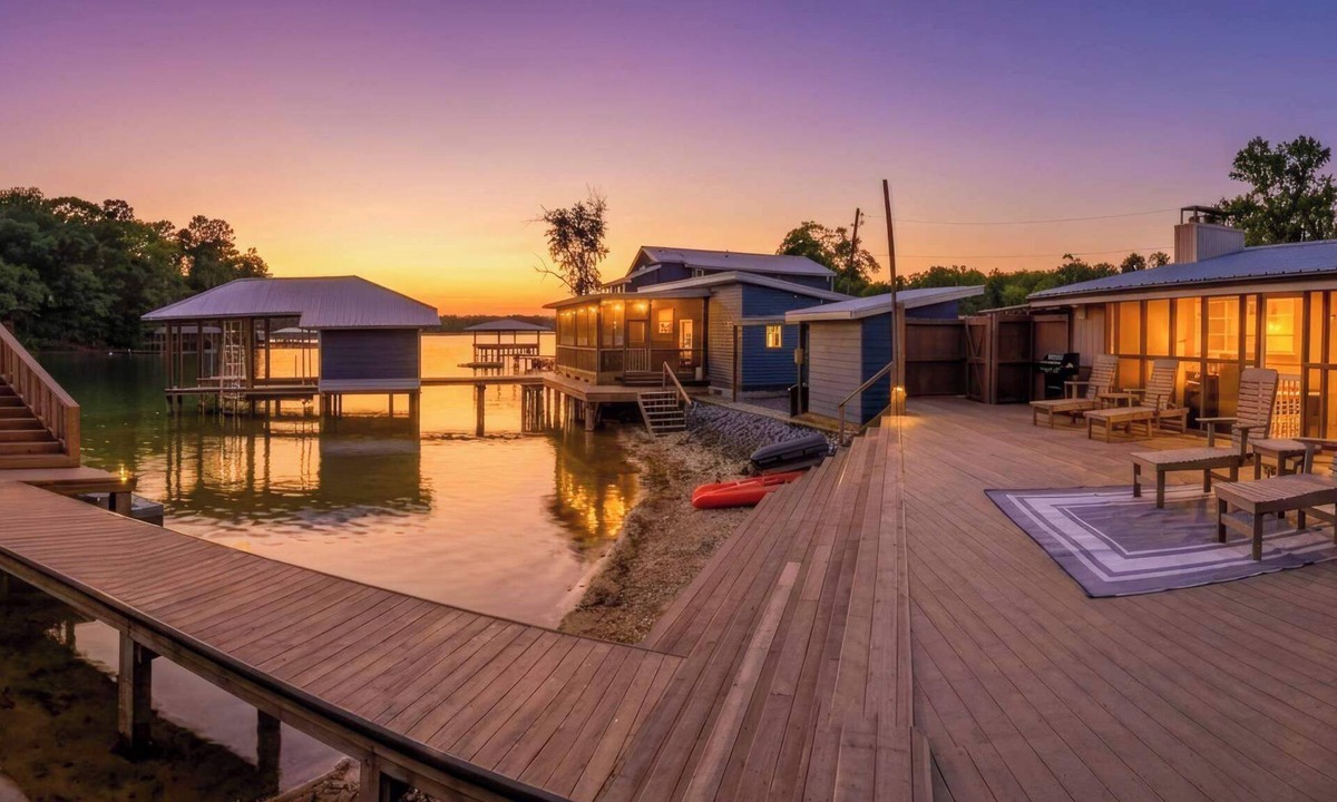 Eclectic Cabin | Lakefront Cabin w/Private Dock