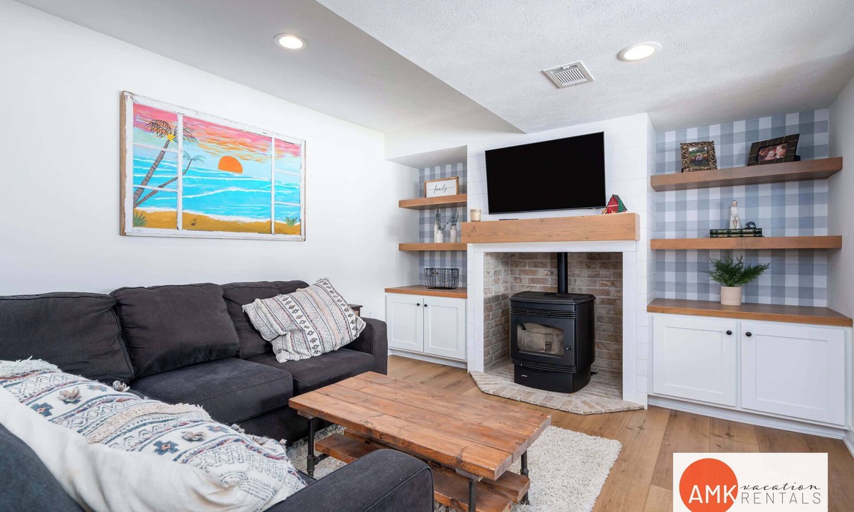 Belding House | Lakefront Cabin with Fishing With Hot Tub, Kayaks