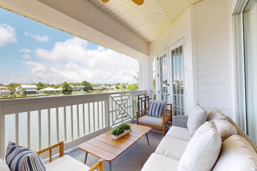 Sandestin House | Lakefront condo with water-view balcony private golf cart resort pool & amenities