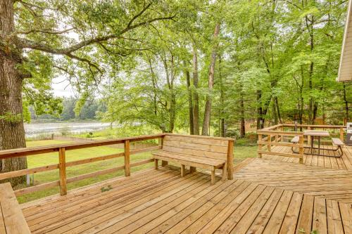 Brohman House | Lakefront Home w/Deck: Central Michigan Escape!