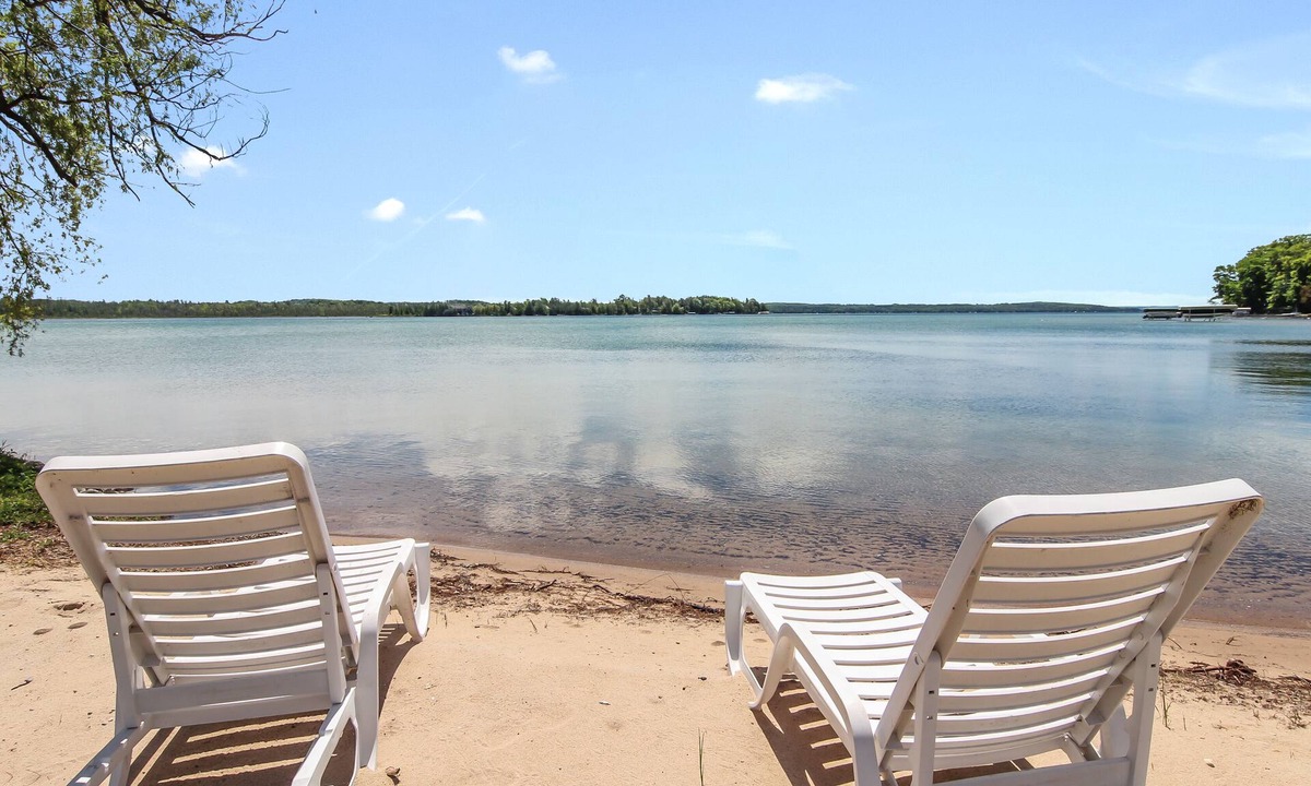 Rapid City House | Lakefront house on beautiful Elk Lake - Pontoon Available VR 2026-05/06 Campbell