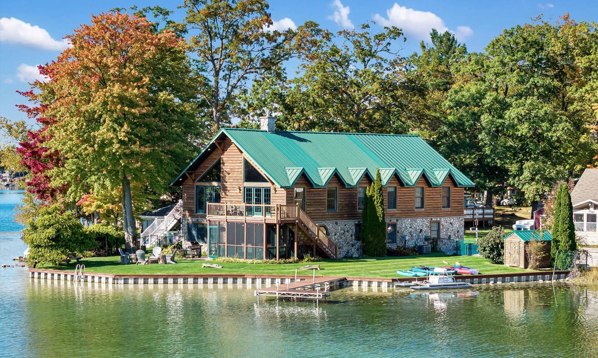 Palo Cabin | Lakefront Lodge w/Indoor Hot Tub - Sleeps 19
