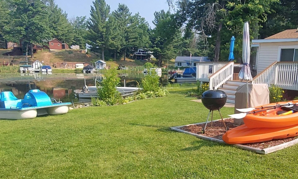 Harrison Cottage | Lakefront-Sleeps 6-Great Fishing-No Pets