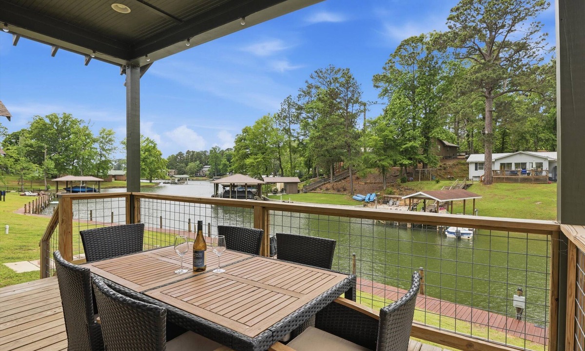Jacksons' Gap House | Lakefront Villa @ Bay Pines- Unit 9