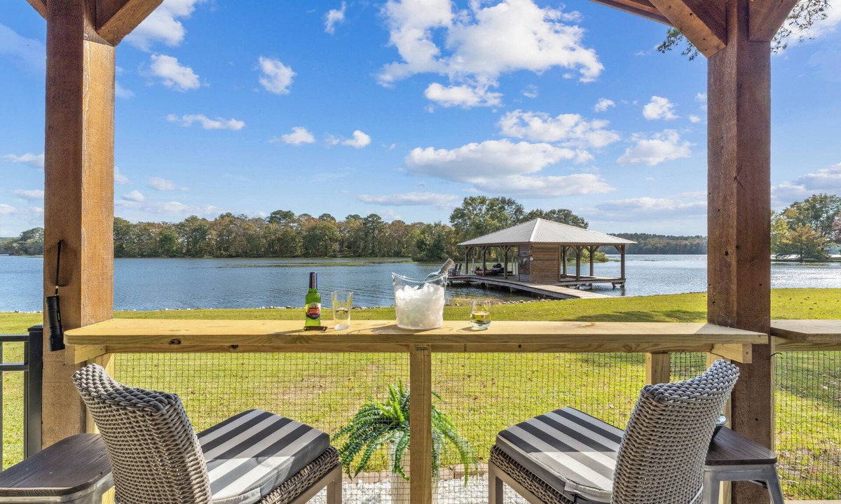 Shelby House | Lakefront with FENCED flat yard. No Stairs . Private Boat Ramp, Screened Porch