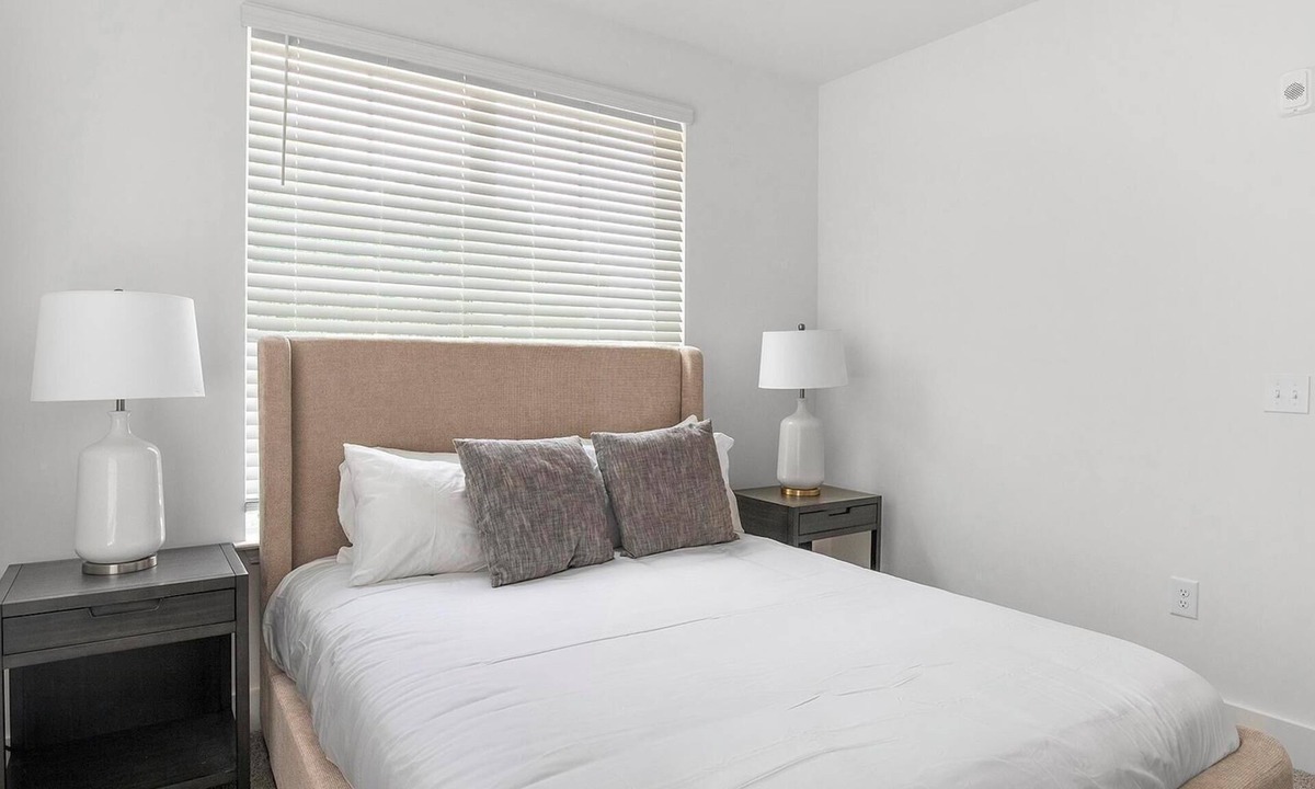 Crestline Heights Apartment | Landing | Chic 1BD, Gym, Pool