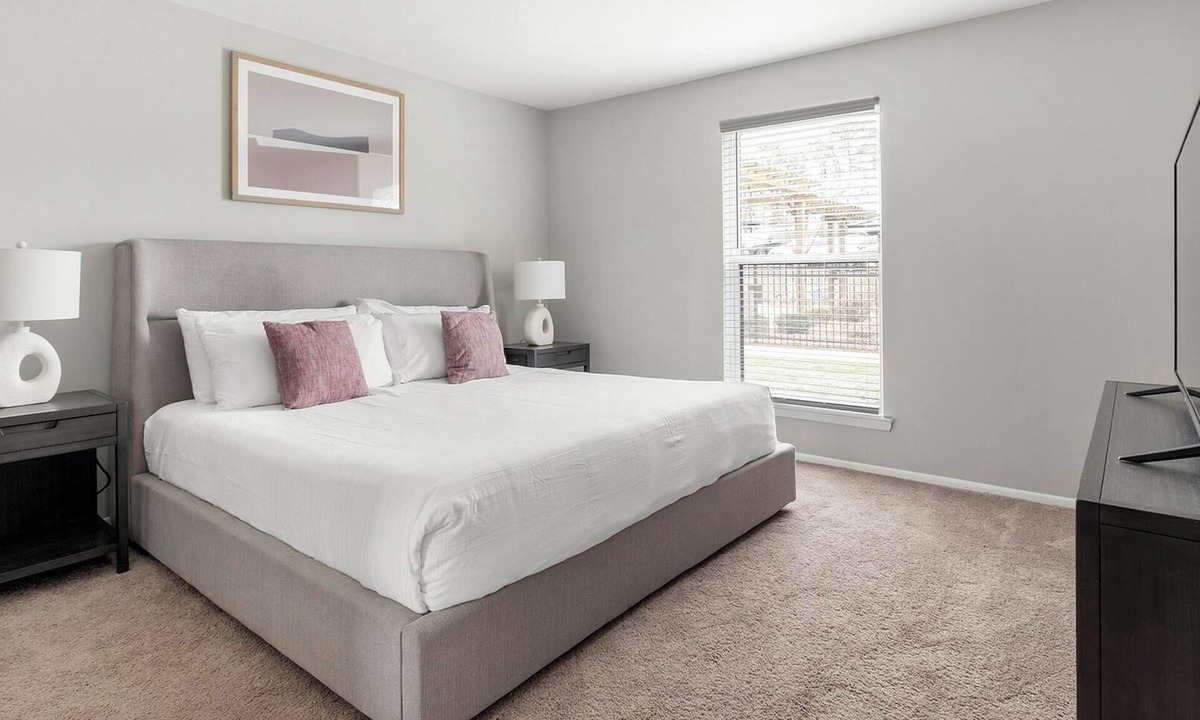 Homewood Apartment | Landing | Modern 1BD, Gym, Pool