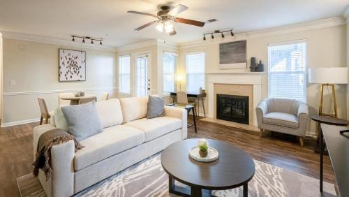 Cahaba Heights Apartment | Landing Modern Apartment with Amazing Amenities (ID8272X47)