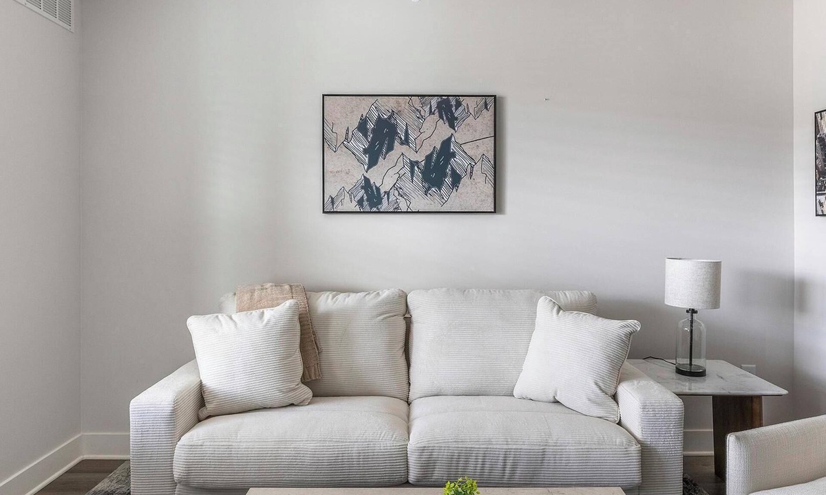 Belle Mina Apartment | Landing | Stunning 2BD, Pool, Courtyard