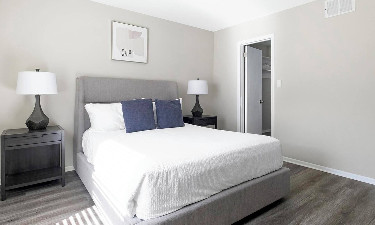 Homewood Apartment | Landing | Stylish 1BD, Clubhouse, Gym