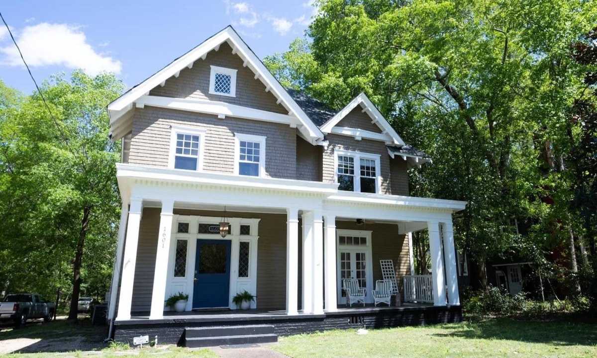 Montgomery House | Large 5BR Home | Steps from the Capitol