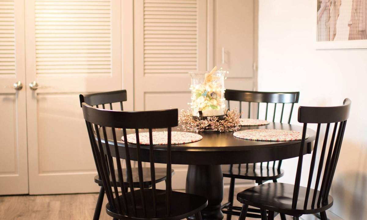 Saint Joseph House | Lincoln House. Short distance from Lake Michigan and downtown