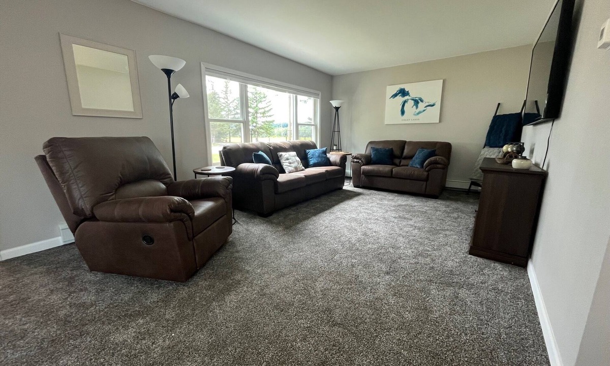 Gladstone House | Little Bay de Noc 3 Bedroom Home w/Lake & Fishing nAccess nn