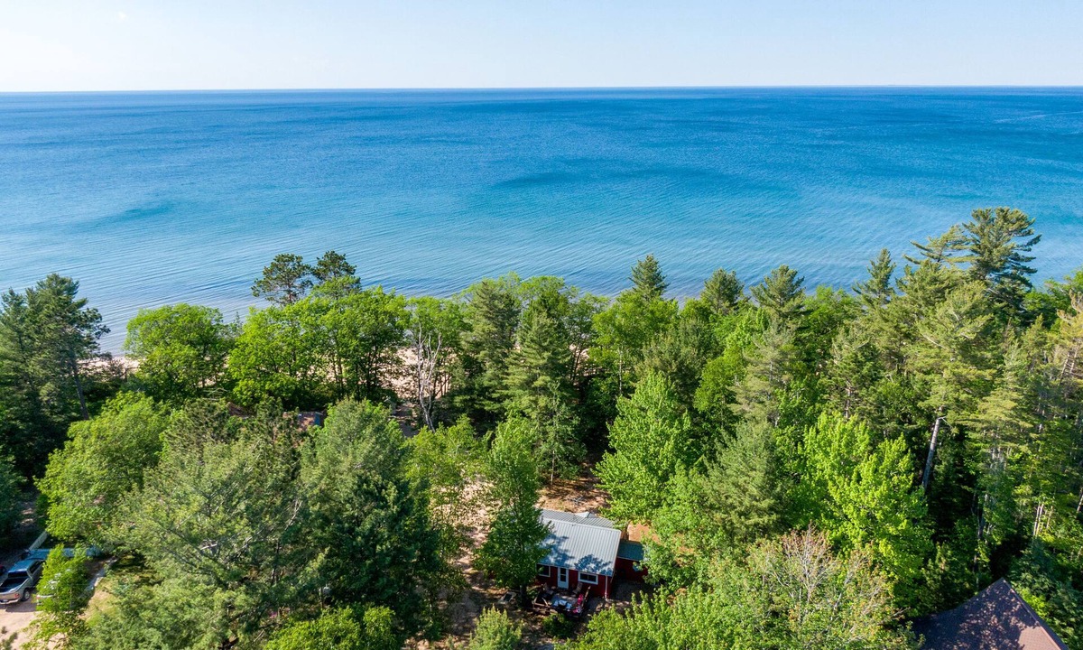 Upper Peninsula Michigan Cabin | Little Red Retreat: Lake Breezes & Cozy Nights – Summer's Calling