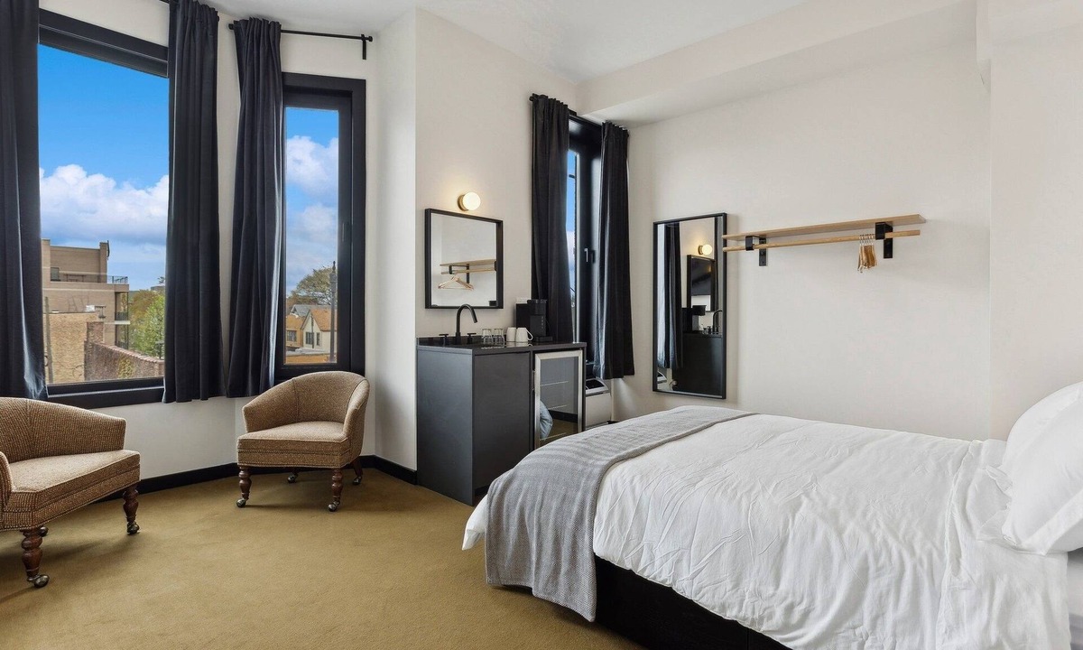 Palmer Square Hostel | Logan Square SRO Hotel