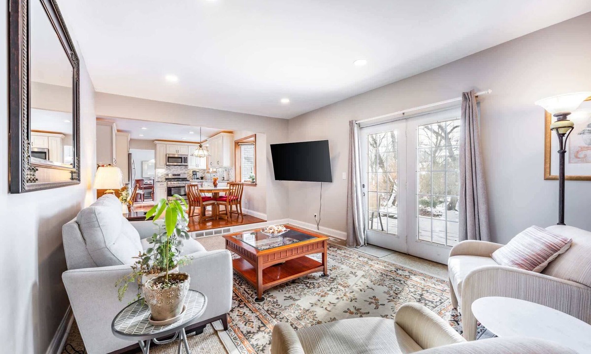 Thurston House | ‼️Lovely Ann Arbor Retreat Near Parks & Shops