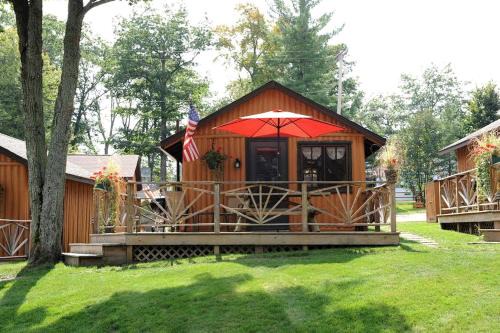 West Branch House | Lovely Lakefront Cabin Rental for Five Guests in West Branch, Michigan