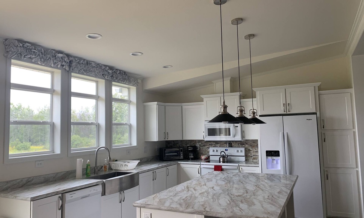Sturgeon Bay House | Lunker House By the Bay- Rural, Contemporary and Spacious-Moments from Downtown