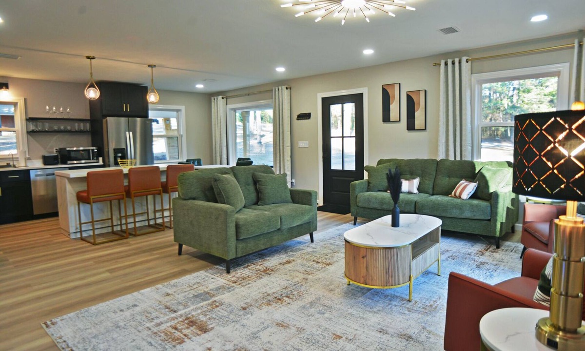 Andalusia House | Lux on Lapine Stylish 3BR Quiet Stay In Town