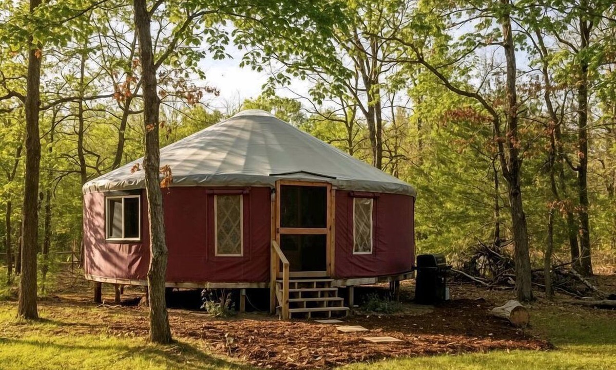 Baldwin Cabin | Luxurious Modern Yurt with Stargazing Dome near Pere Marquette River – Baldwin, Michigan