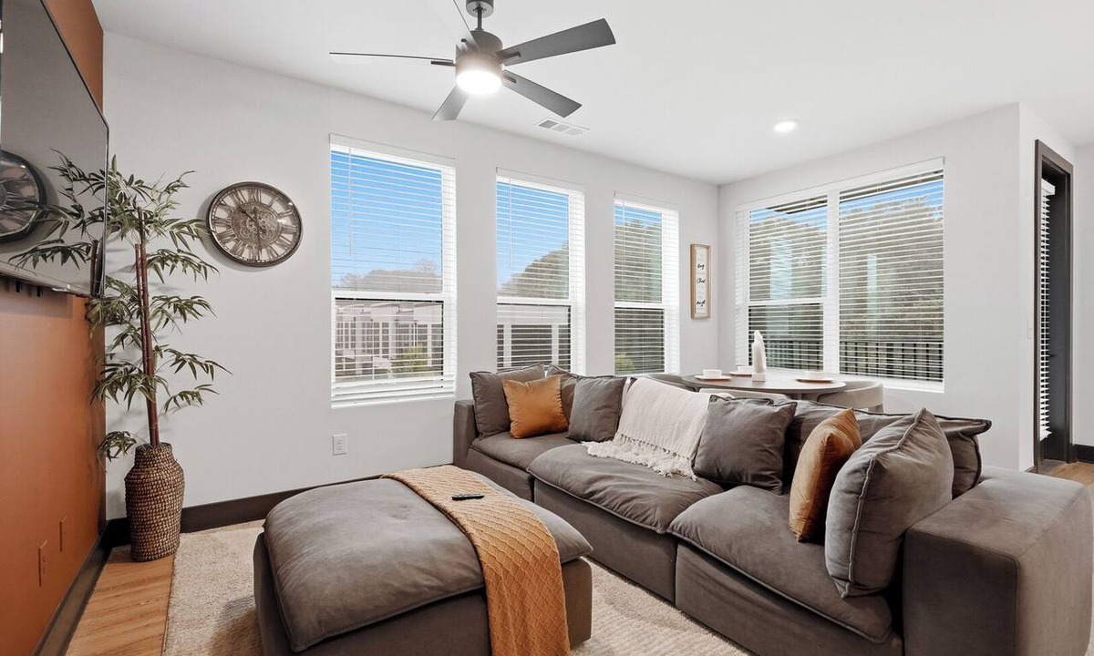 East Side Apartment | Luxury 2BR Near ATL Airport Food Hall & Pool