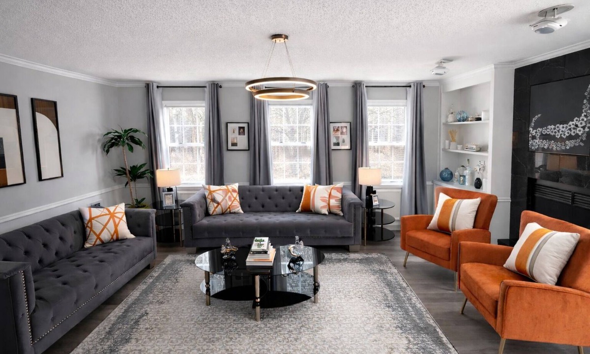 Lawrenceville House | Luxury 4BR Retreat PS5 Massage Chair Renovated