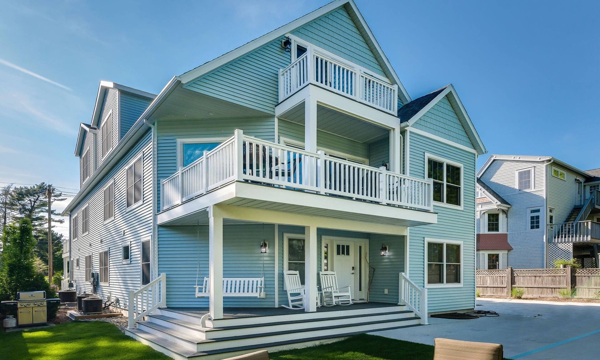 South Haven House | Luxury Beach House-6 Bedrooms, Game Room, Yard, Fire Pit-Walk to Beach & Town