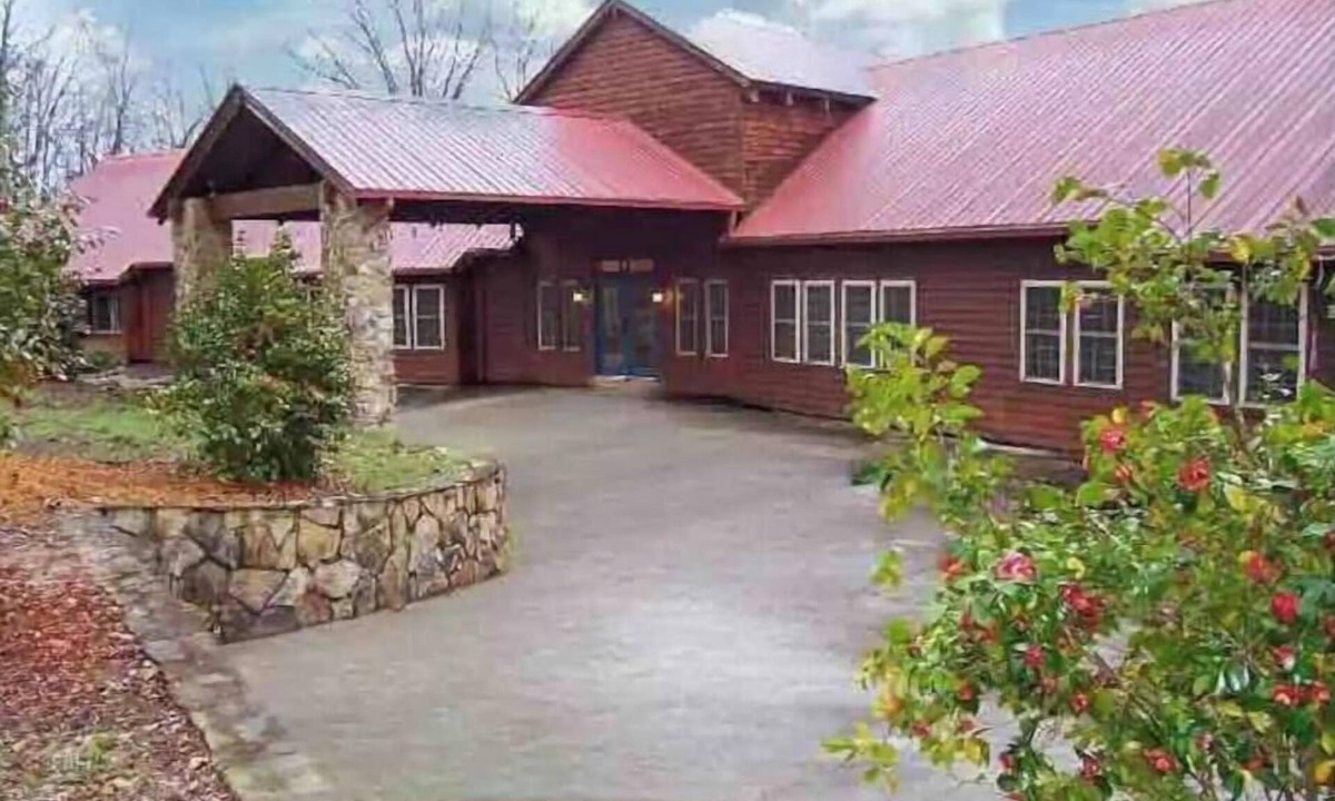 Manchester House | Luxury Estate for Wedding, Retreat, Family Reunion & Corporate Event, Sleeps 30