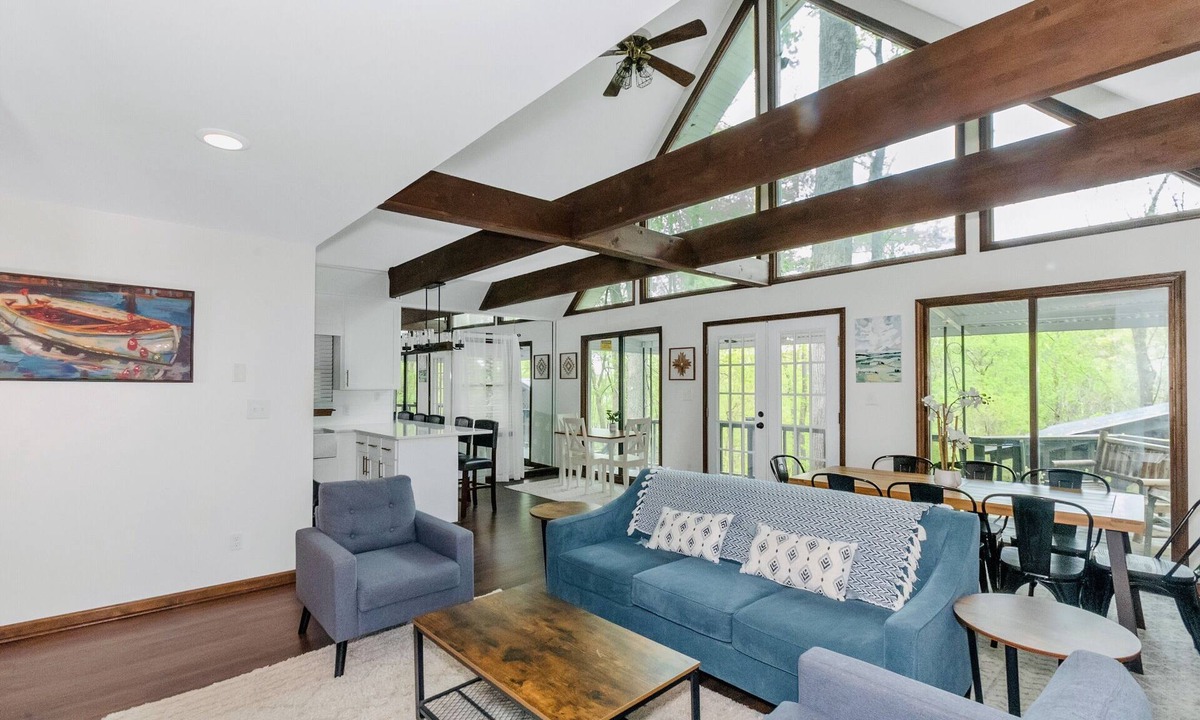 Monticello House | Luxury Private Lake House w/Hot Tub & Dock!