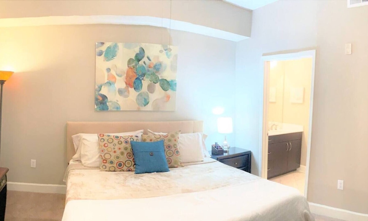 Home Park Apartment | Luxury Quarters by Luxe One