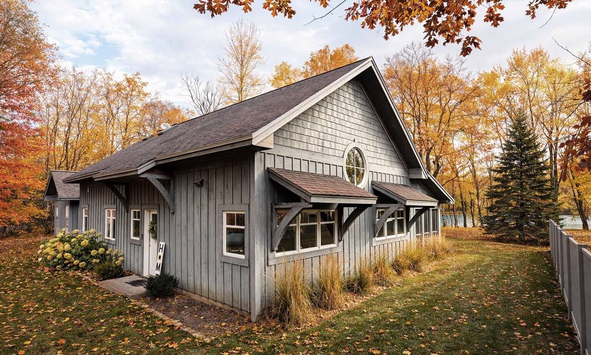 Ingalls House | Luxury Riverside Cottage: 2 Kayaks, ATV Trails