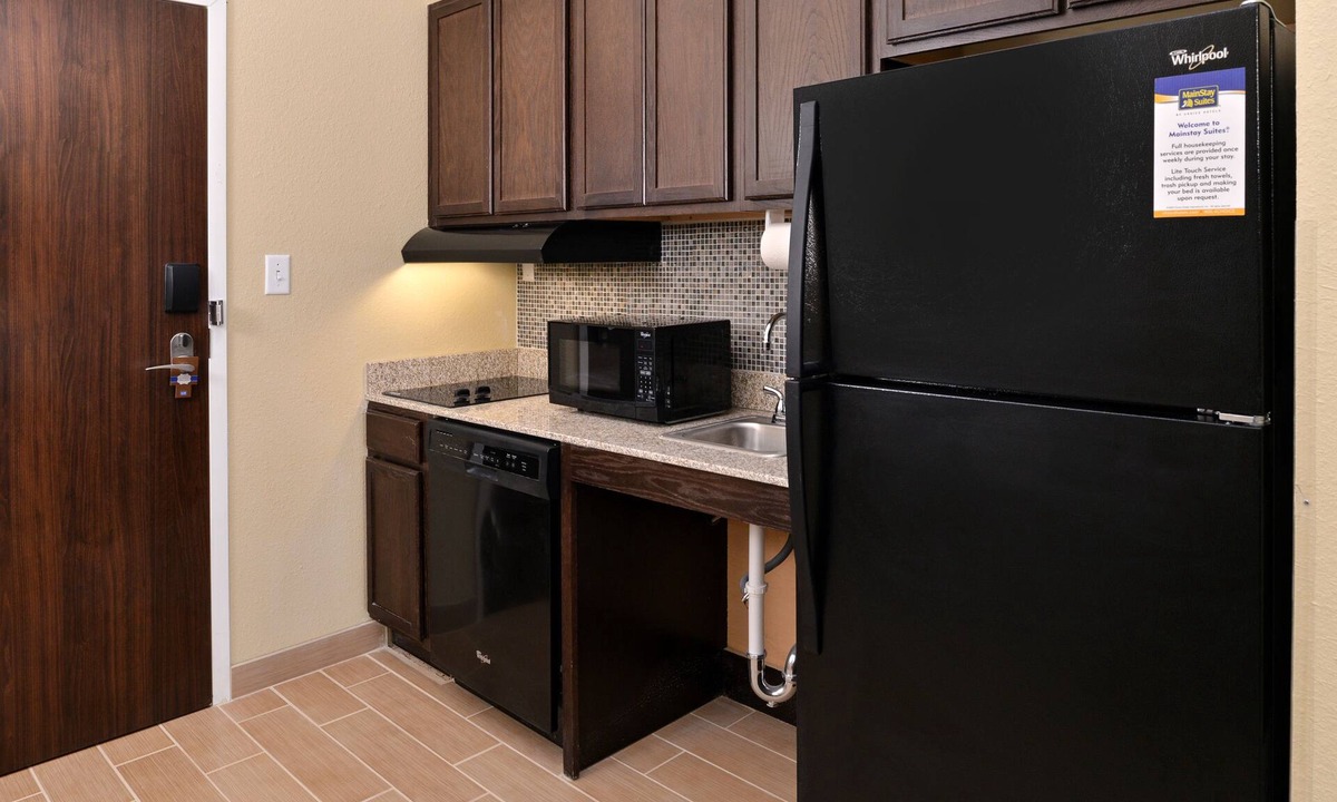 Meridian Hotel | MainStay Suites Meridian - Bonita Lakes