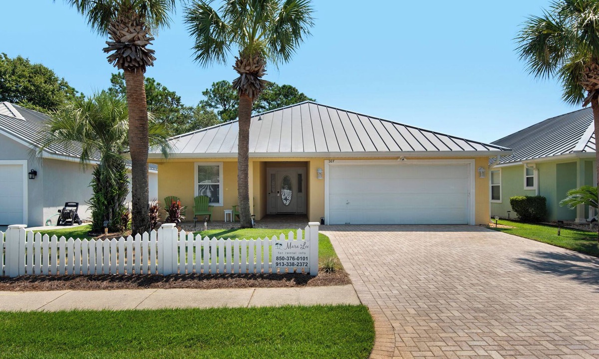 Miramar Beach House | Mara Lee Gulf side 4BR home! FREE 2 Chairs & 1 umbrella service Weekly discount!