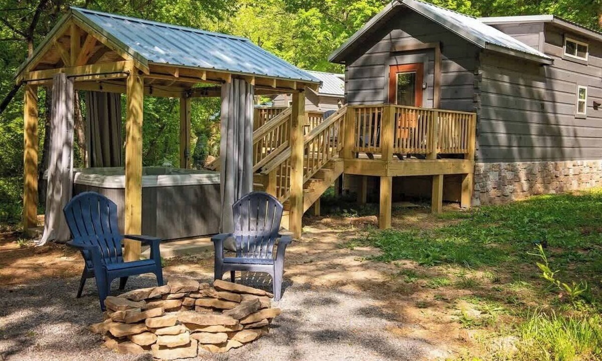 Lookout Valley Neighborhood Association Cabin | Meg's garden-side cabin with private hot tub, firepit