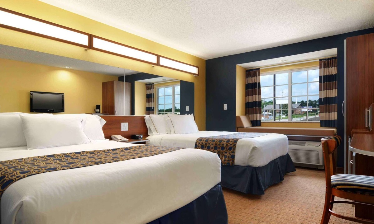 Columbus Hotel | Microtel Inn & Suites by Wyndham Columbus/Near Fort Benning