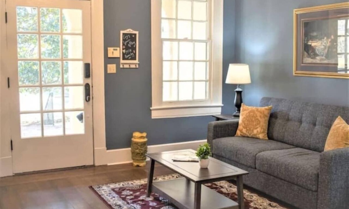 Montgomery House | Mins to ASU & Downtown- Foxy on Felder