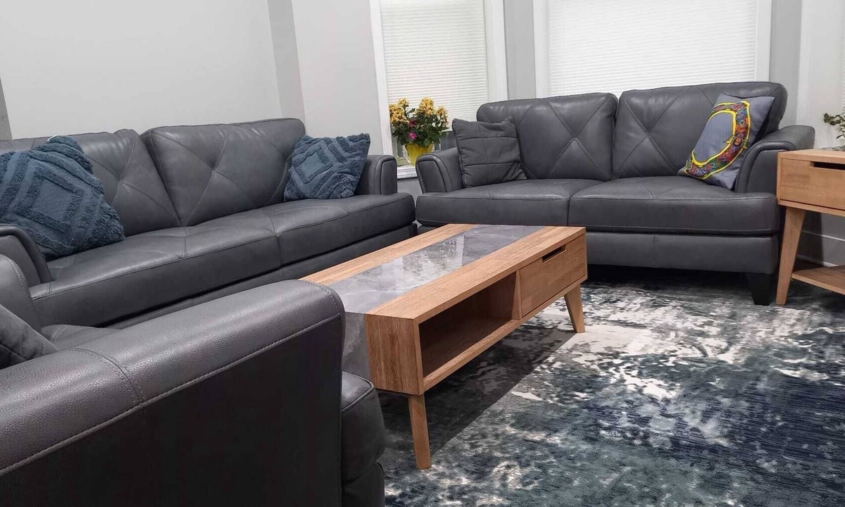Essex House | Modern 3-bedroom 2.5 Bathroom house with Garage Parking and experienced host.