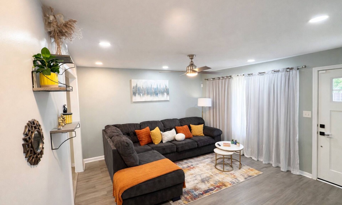 Candler-McAfee House | Modern 3BR Ranch Minutes from Downtown Atlanta Free Parking & Fast WiFi
