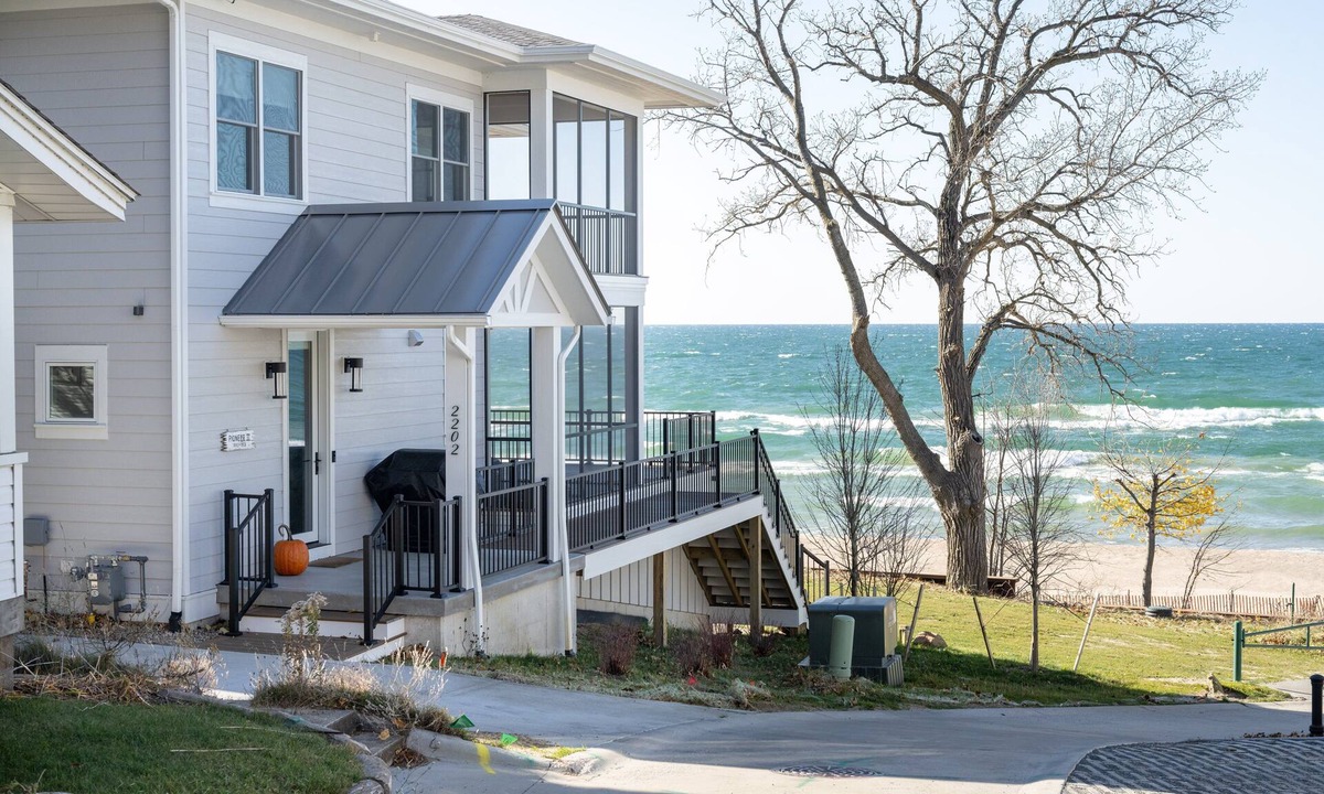 Macatawa House | Modern Elegance on Lake Michigan