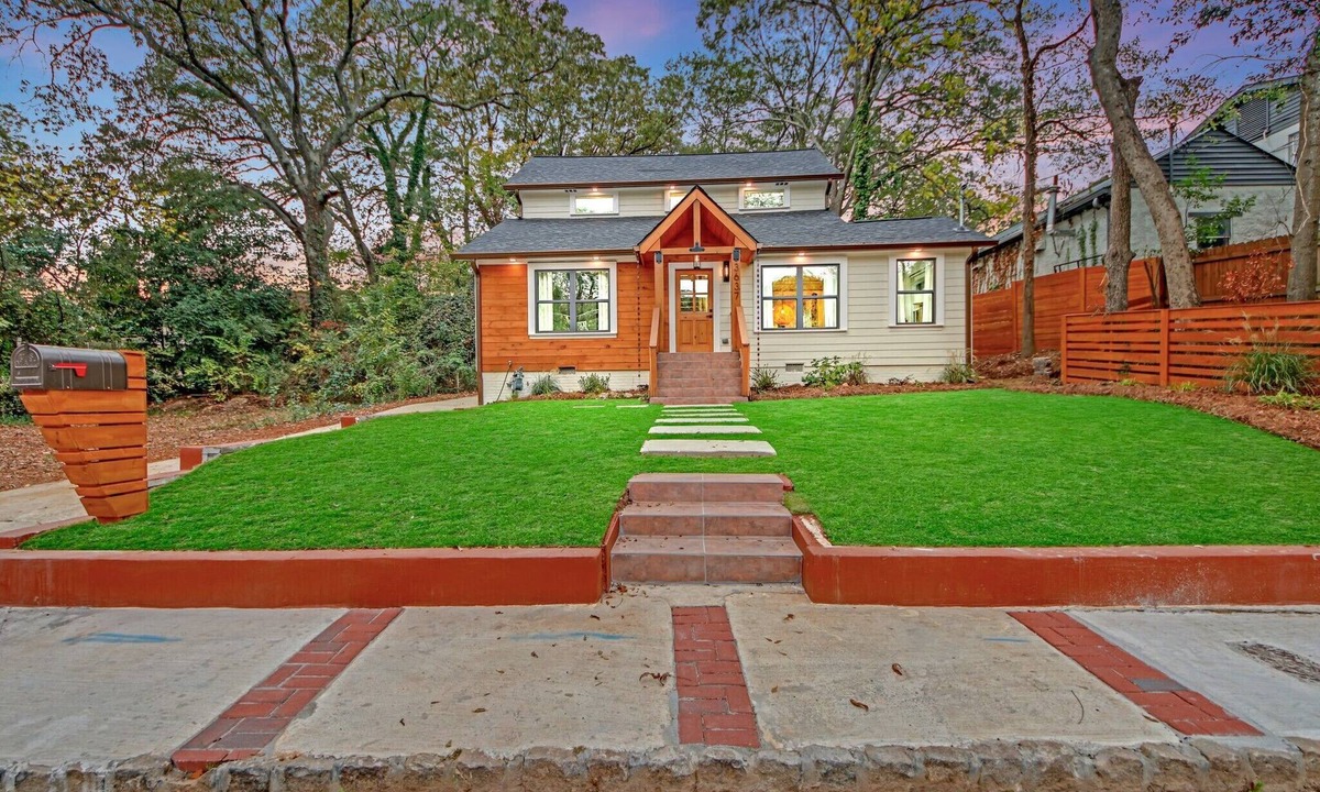 Hapeville House | Modern Luxe 5 BR 4 BA home. Near the Airport and Downtown Atlanta