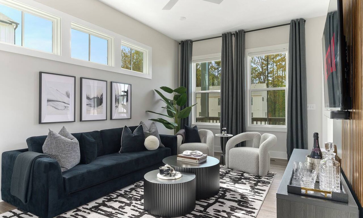 Chosewood Park House | Modern Luxury BeltLine Townhome Minutes to Airport, Downtown & Top Attractions.