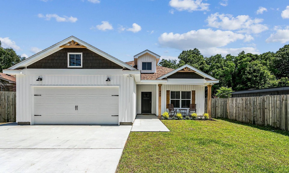 Brent House | Modern New Build in Central Pensacola, Pet Friendly, Close to Airport, Great for Business Travelers