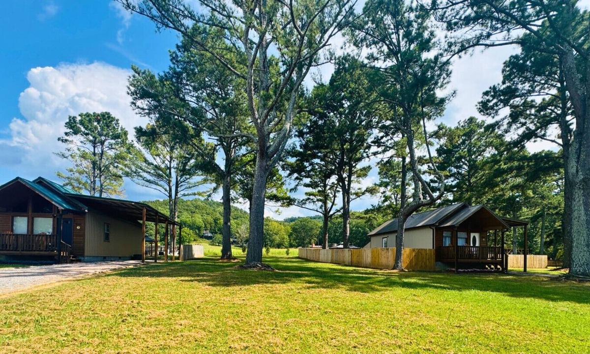 Groveoak Cabin | Mountain Spring Cabins Lake Guntersville | Pet Friendly | Fenced Yard | Boat Parking - ViP Retreat