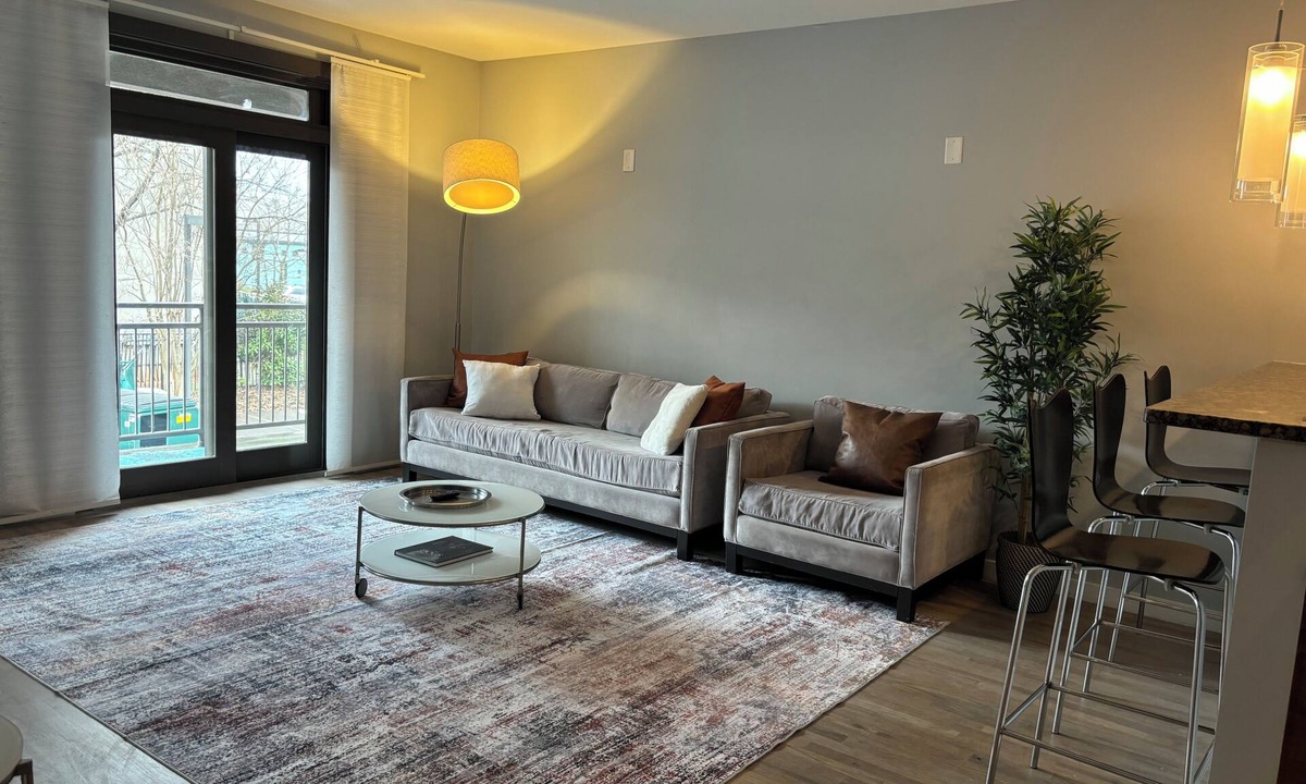 Castleberry Hill House | Multi Level Roof Top Loft - Mercedes Benz Stadium Views! Walk to FIFA + Parking